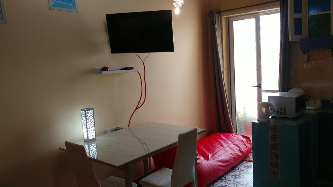 Triesti Home Victoria Luaran gambar