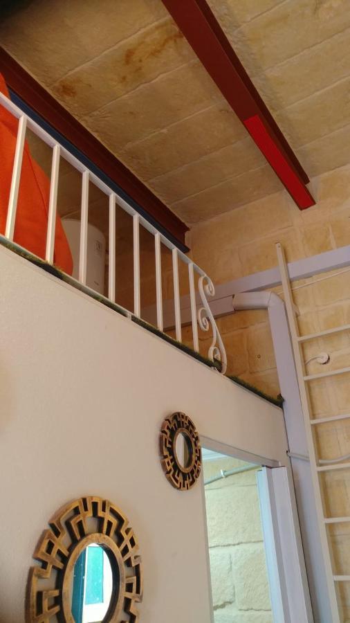 Triesti Home Victoria Luaran gambar